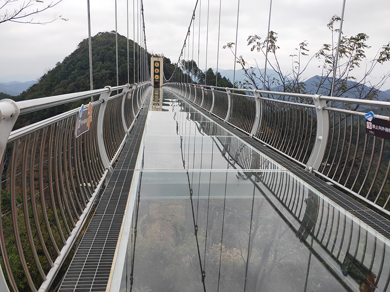 玻璃吊橋