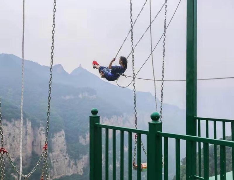 懸崖秋千