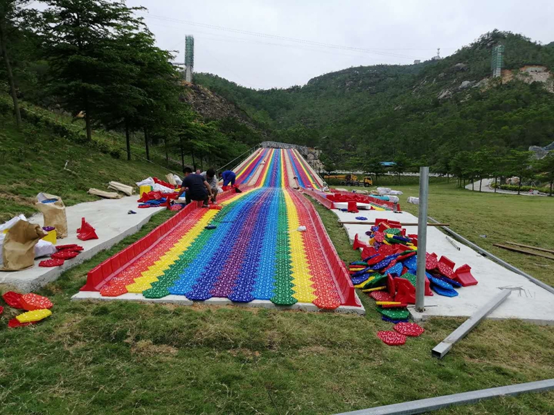 七彩滑道安装效果展示